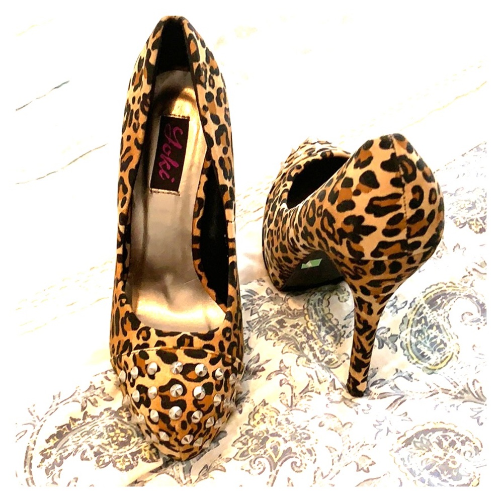 Heals with studs